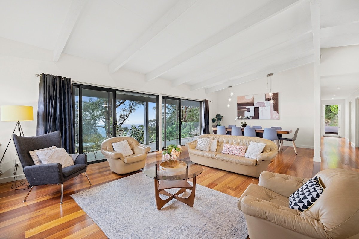 Secluded 6 bedroom home with stunning views. gallery image 5