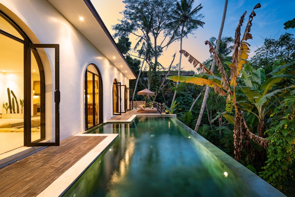 Villa Sanji : 3 BR Modern Clifftop Escape