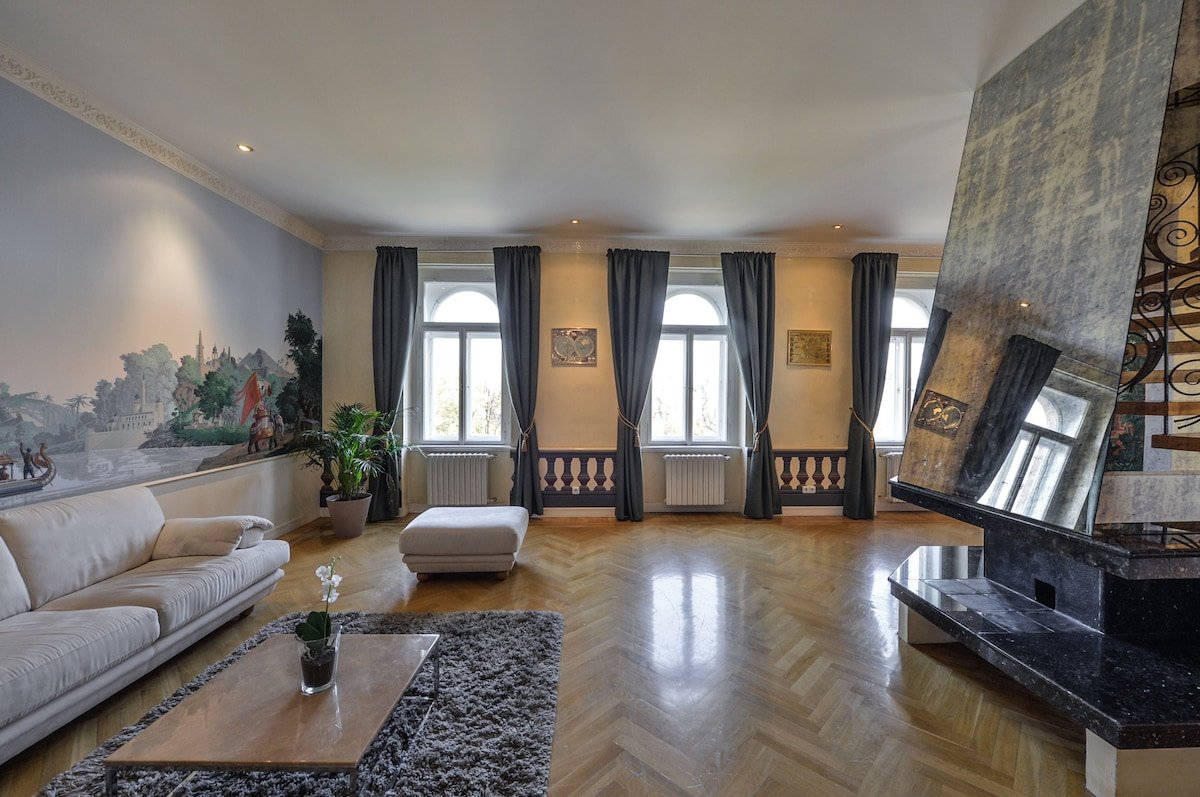 Fresco Apt. Walk to Charles Bridge gallery image 5