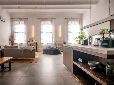 Large 5 Bedrooms Apartment in Poblenou