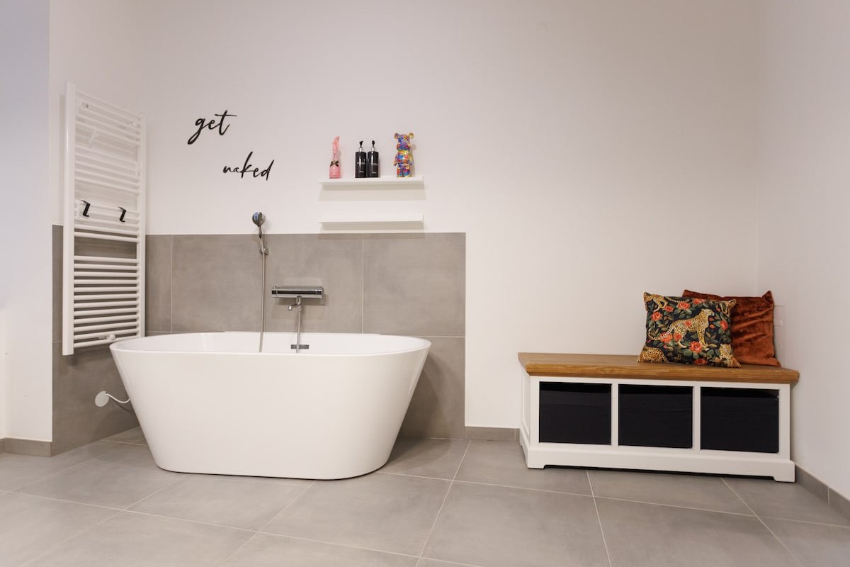 Luxury City Central Suite gallery image 5