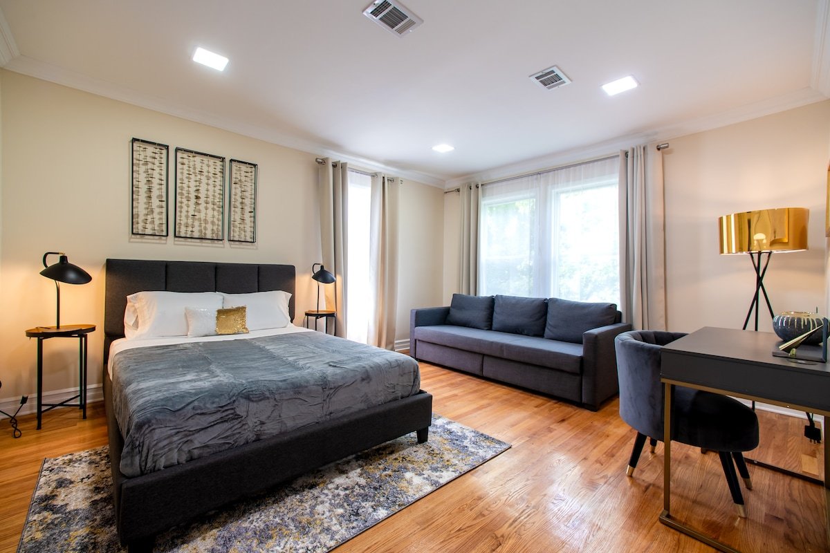 Large 4 BR, 2.5 bath, fits 16, 2min from NY train gallery image 4