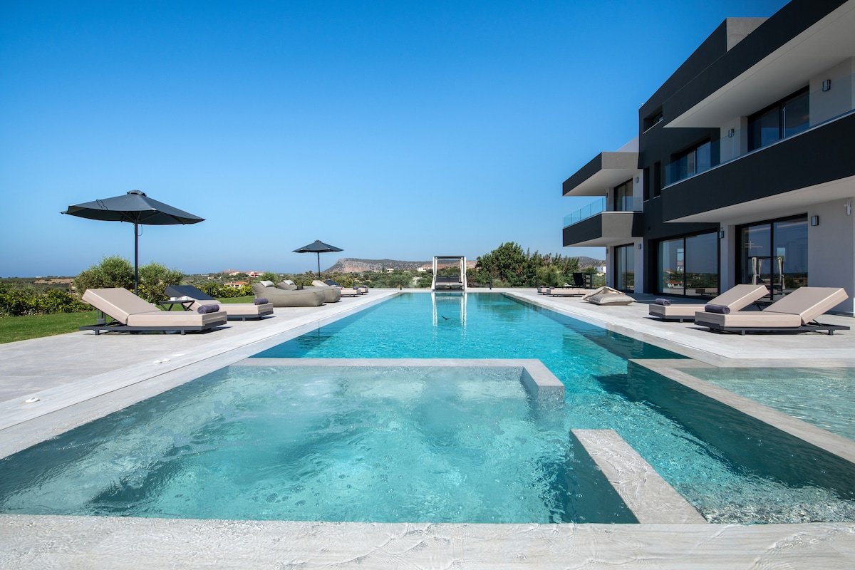 Omnia Luxury Villa, 100m2 Pool, Whirlpool & Gym gallery image 2