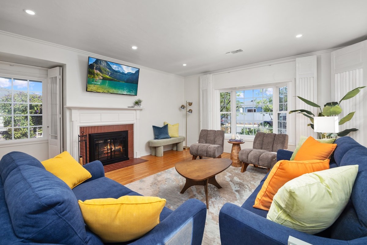 Mid Century｜Cozy Pool Home｜Near LA/Beach&Disney gallery image 3