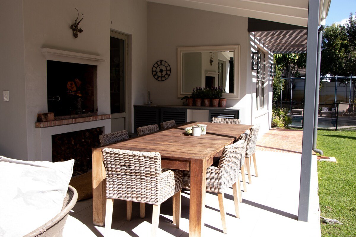 Family home in the suburbs gallery image 5