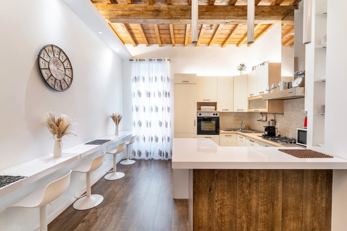 About Colosseum in the Heart of Rome – Free Wi-Fi gallery image 2