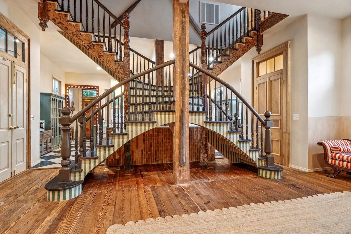 Stunning Storybook Villa w Pool & HotTub 5bd|6.5ba gallery image 5