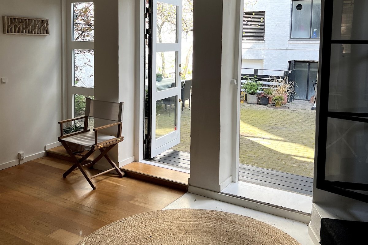 203m2 Townhouse with Rooftop & Courtyard Prime Loc gallery image 5