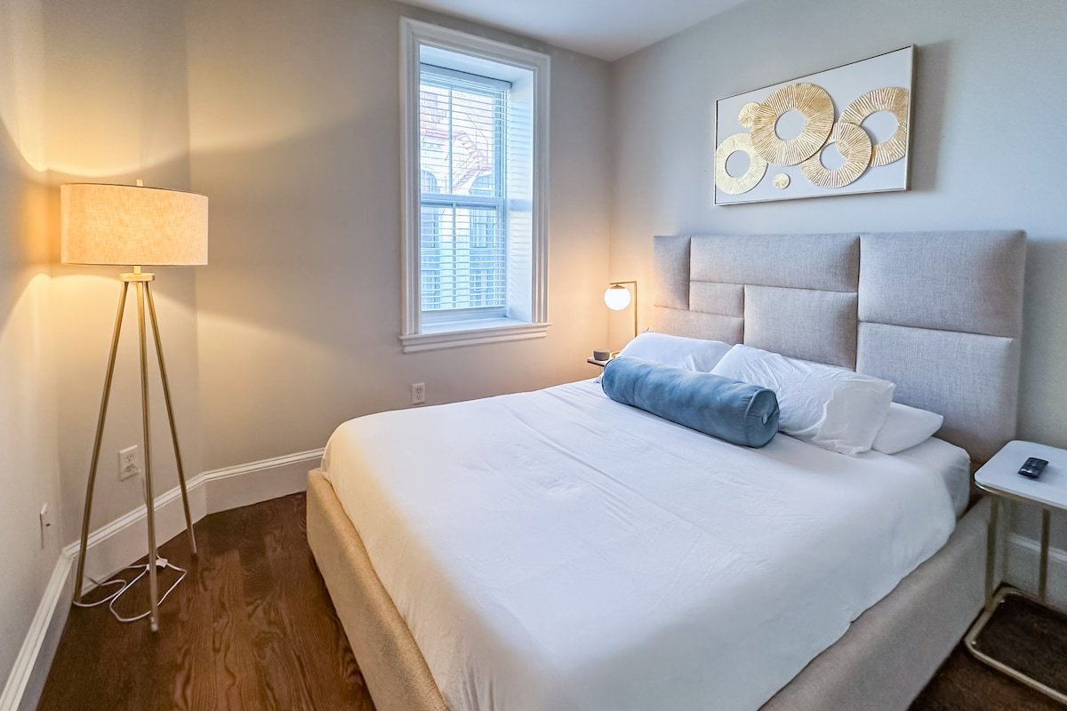 (5G2) Beautiful Duplex, W/D, Best Location! gallery image 5