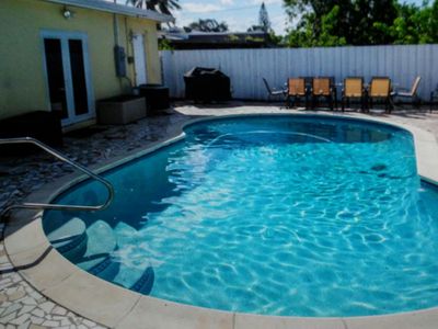 Large Pool Villa 5Br/3 bth sleeps 16+/BEACH/BBQ