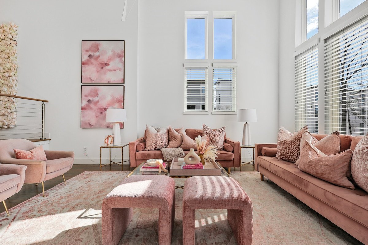 The Nashville Dollhouse-2mi to Broadway/Sleeps 12! gallery image 5