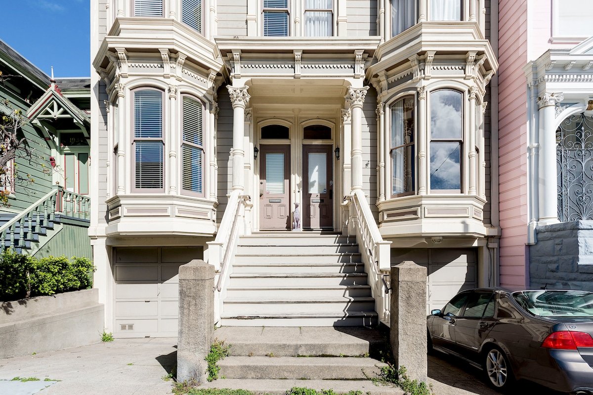 Elegant 4Bd/2Ba Italianate Victorian gallery image 3