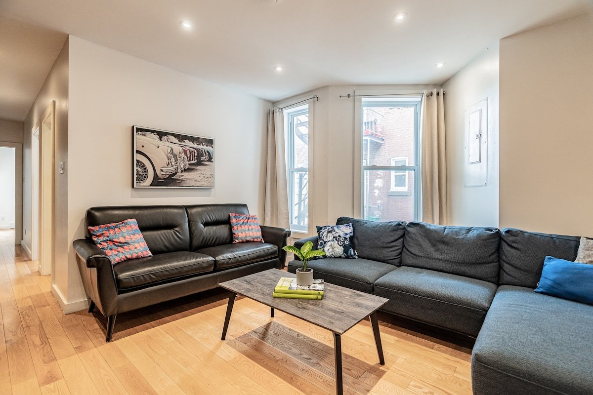 Vibrant Le Plateau Escape for Groups Near Metro gallery image 2