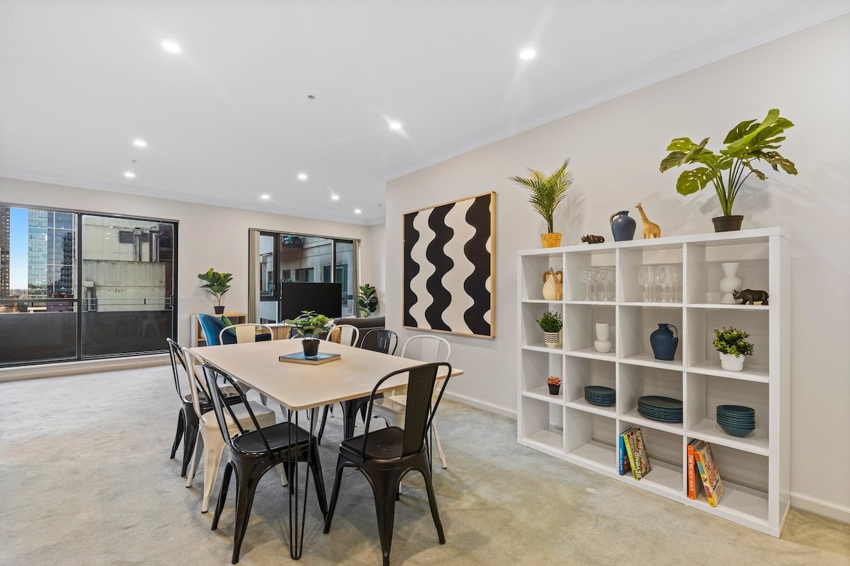 Spacious, Elegant Jewel! 2 Bedrooms, 3 Queen beds gallery image 5