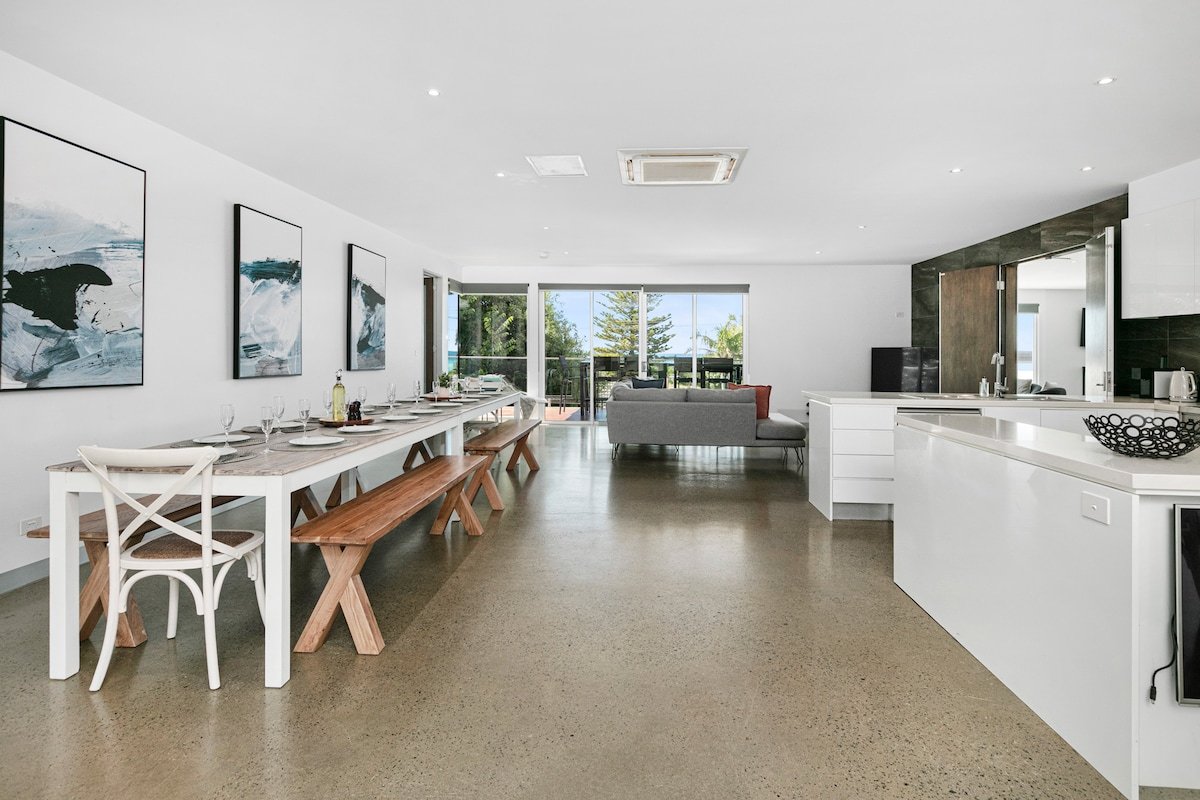 Complete Luxury Escape – Sleeps 30! gallery image 4