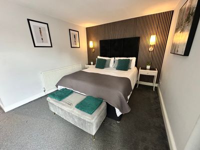 Waterside 4BR Townhouse Stretford, FREE Parking