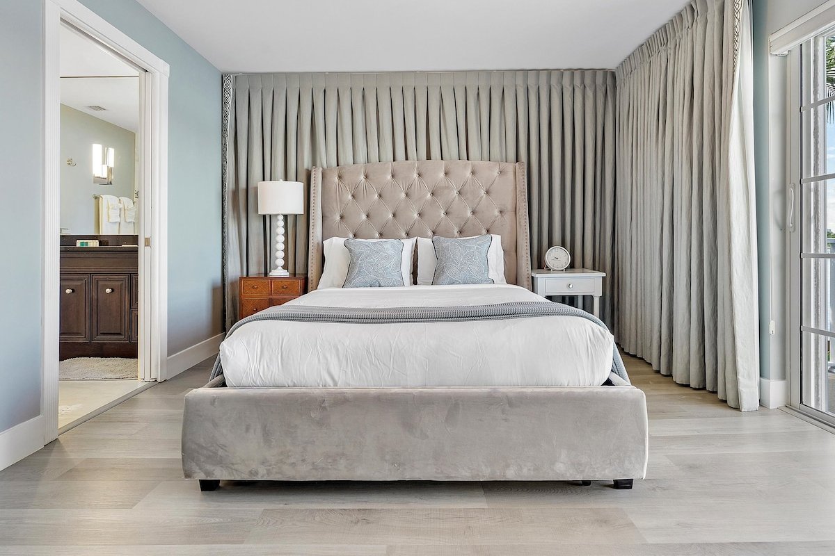 Hollywood 2BR 2.5BA Townhome Steps from the Beach gallery image 5