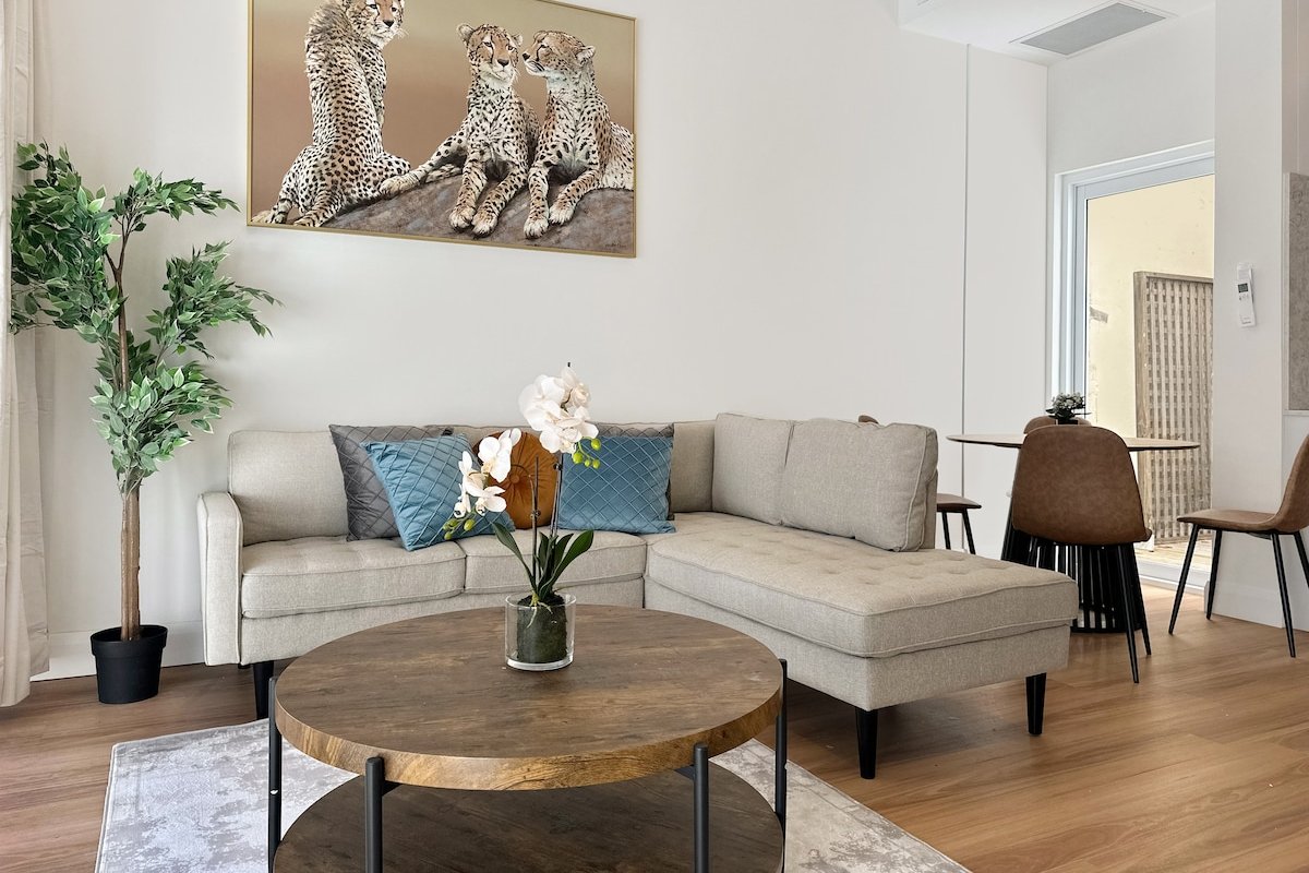 Sydney CBD Renovated Large Terrace King, Queen 5BR gallery image 5