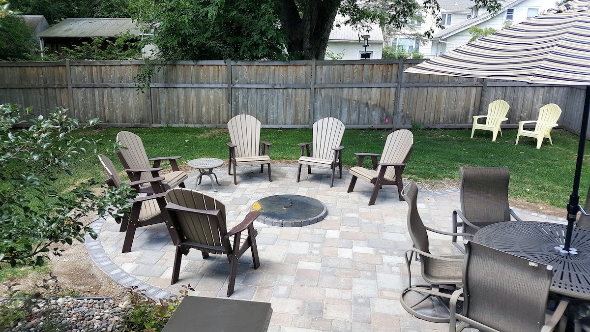 Downtown Wayzata just a short walk to coffee shop gallery image 4