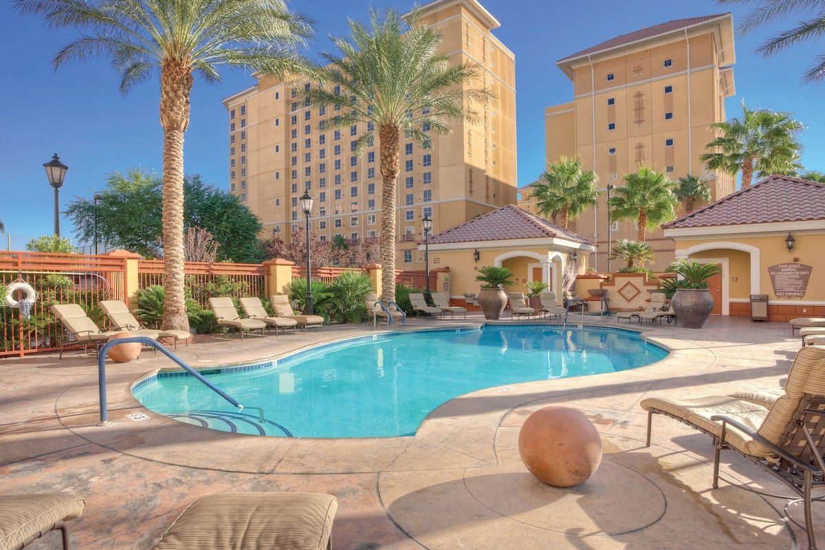 Wyndham Grand Desert | 2 Luxury Suites – Sleeps 16 gallery image 2