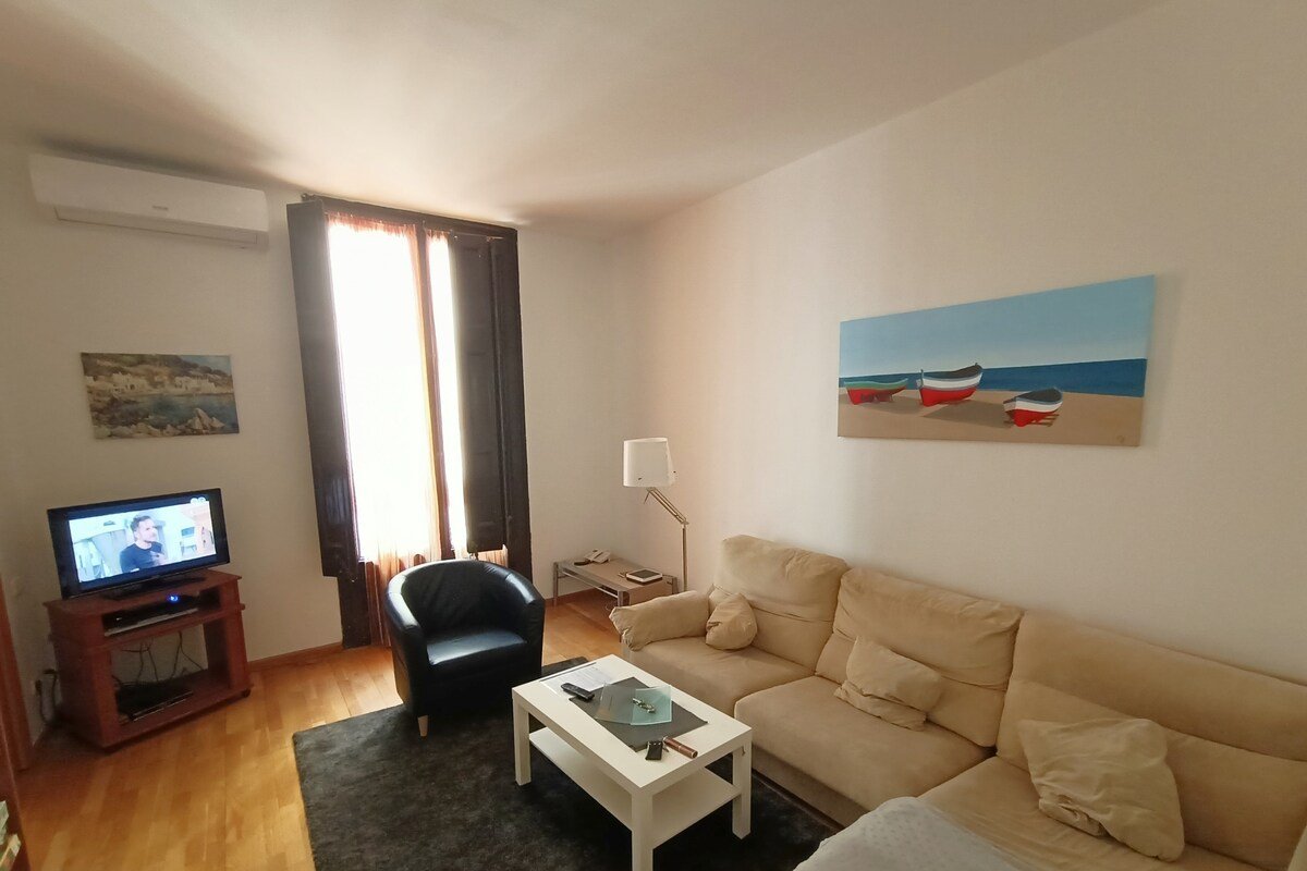 Plaza Real 3 double BR quiet; HUTB: 001510-95 gallery image 4