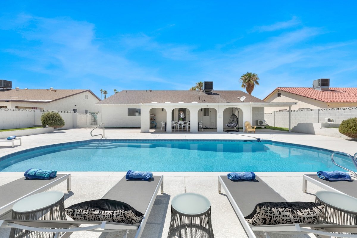 Modern Villa 5 Min to Strip – Resort-Style Pool gallery image 4