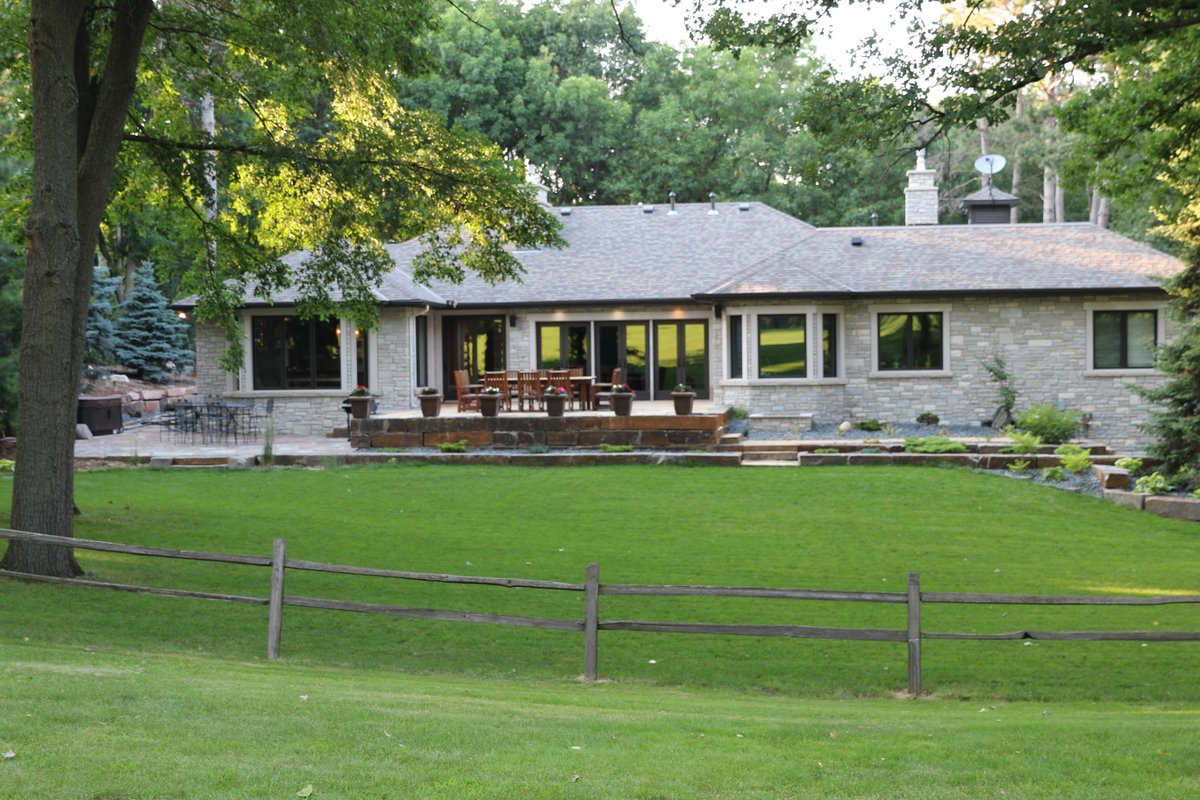 Exquisite 5BR, 4.5BA Home 8 miles from Minneapolis