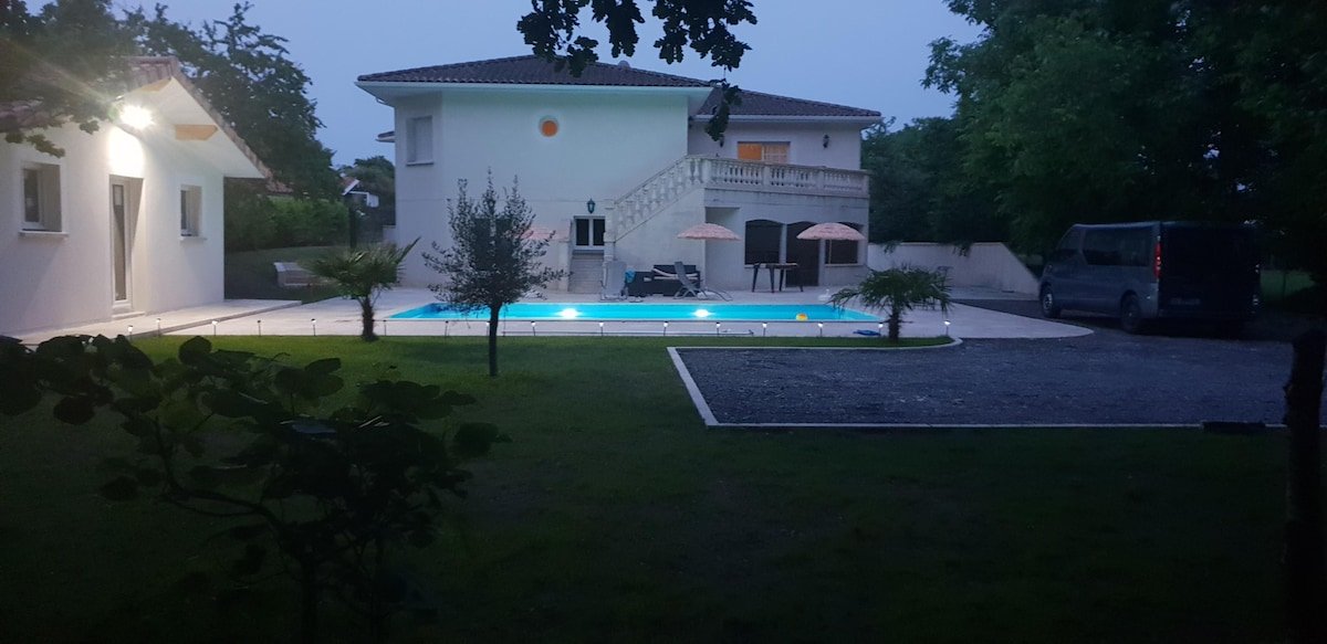 Belle Maison avec Piscine gallery image 3