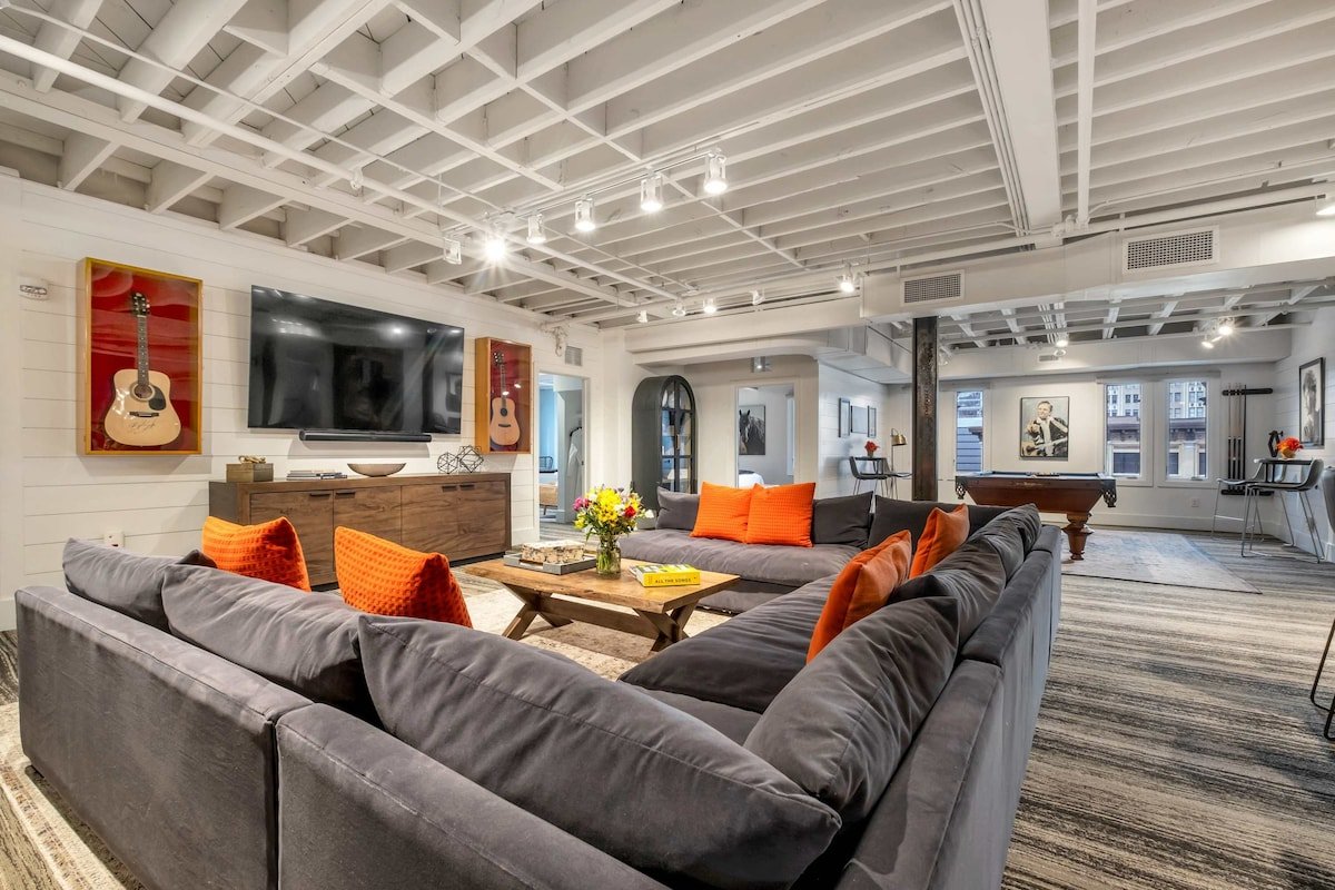 Skyline Suite Penthouse Rooftop 6BR by Maddox Hote gallery image 2