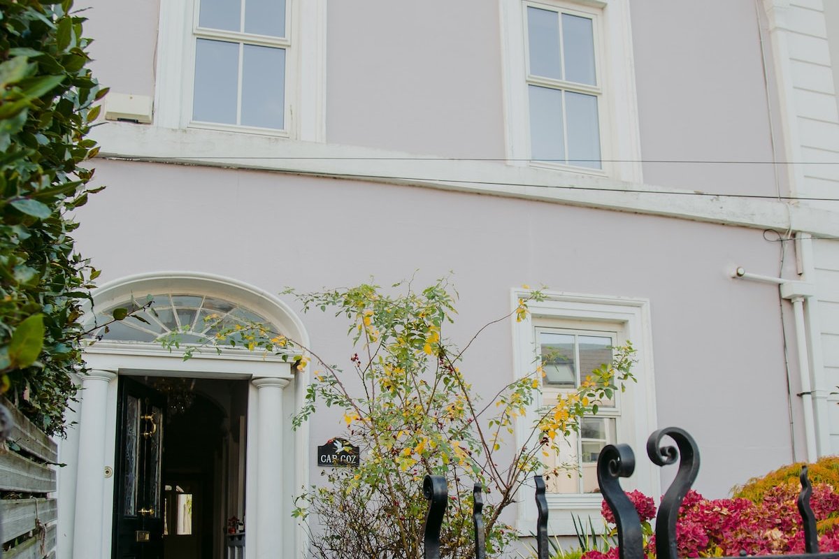 Victorian Home By The Sea- Cap Coz gallery image 3