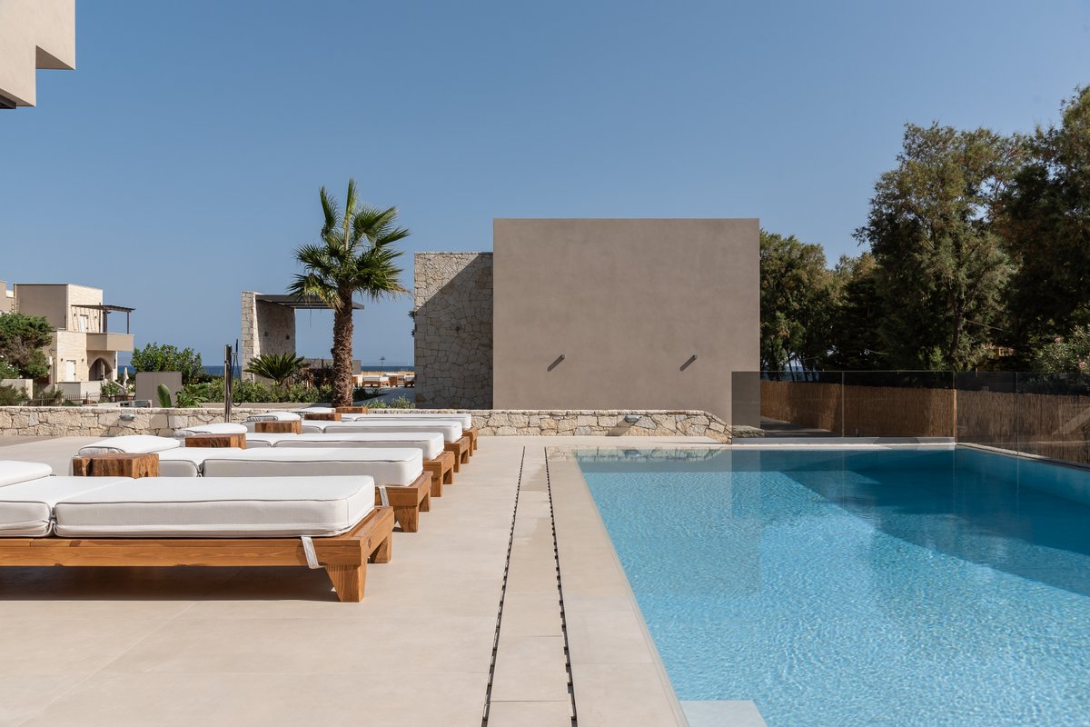 Amalthia Villa, Heated Pool & Walk to the Beach