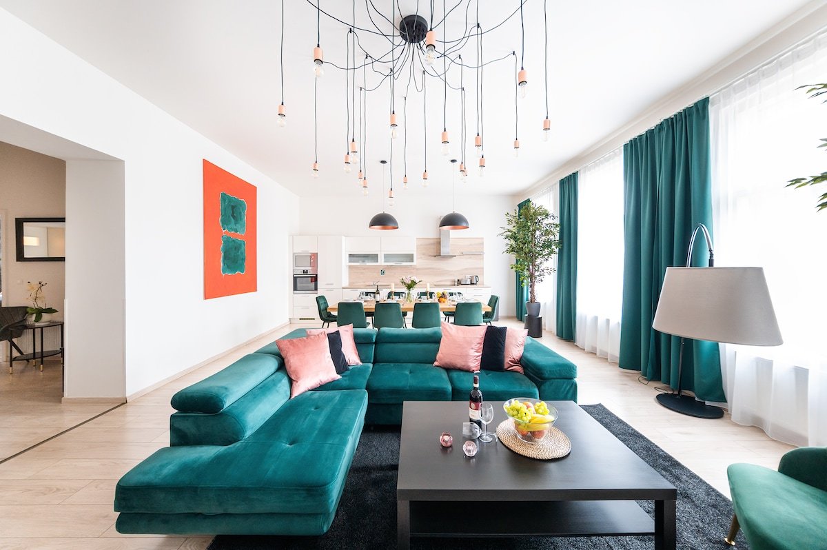 4BR+2.5Bath Modern apartment gallery image 3