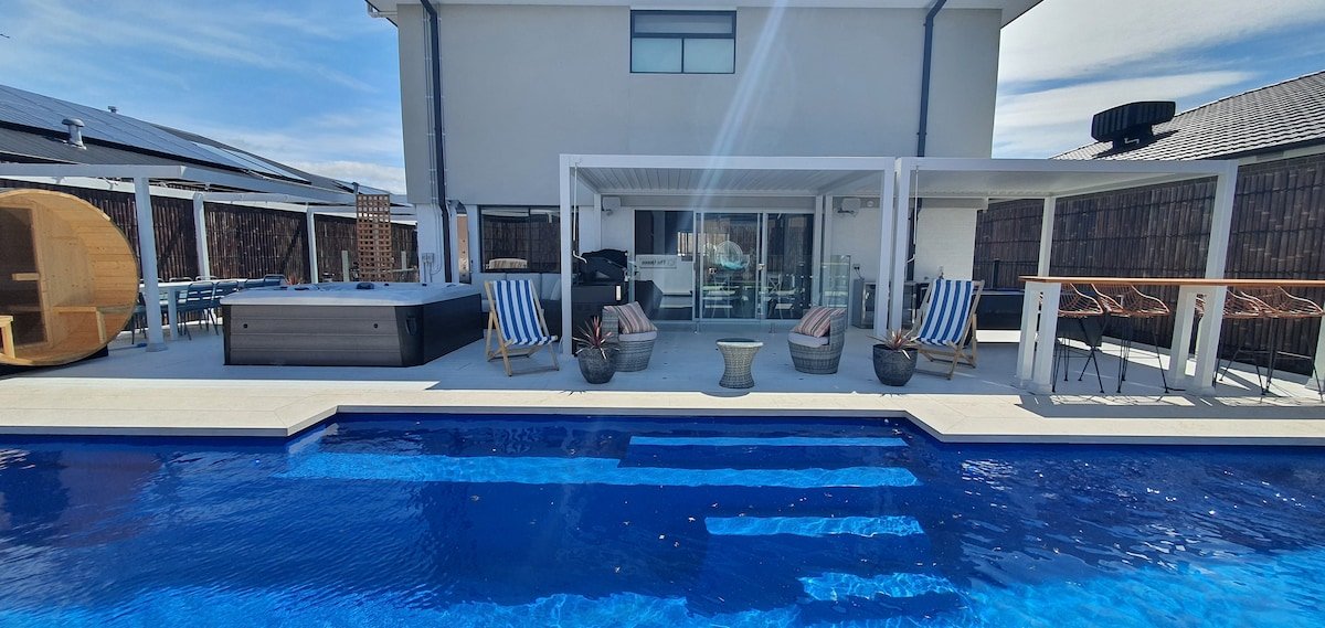 “The Queen” Exquisite house with Private chef gallery image 2