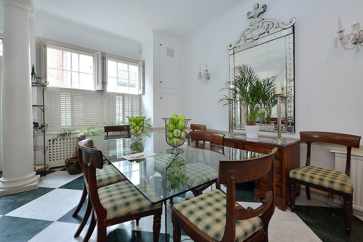 5 Bedroom Mews House, Knightsbridge gallery image 3