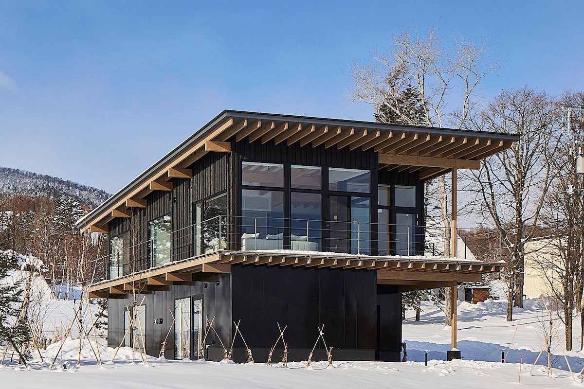 Shiyuki | 4BR Chalet, 2-Minute Drive to Ski Lift