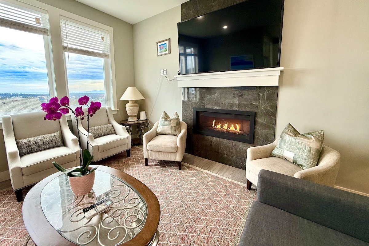 Beautiful New Home w/great view gallery image 5