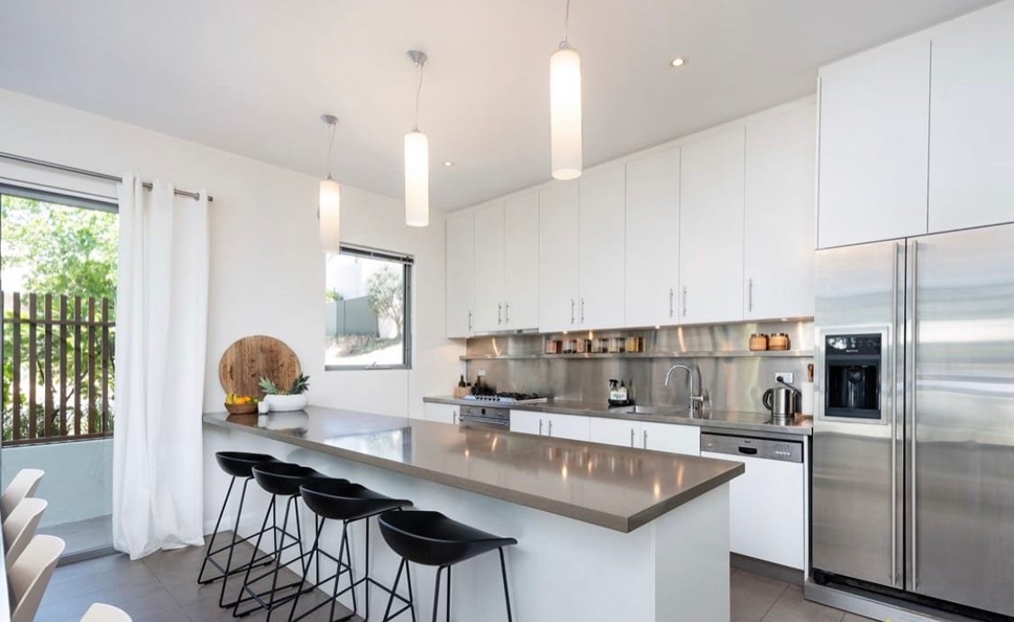 Stunning beach house metres from the beach. gallery image 4