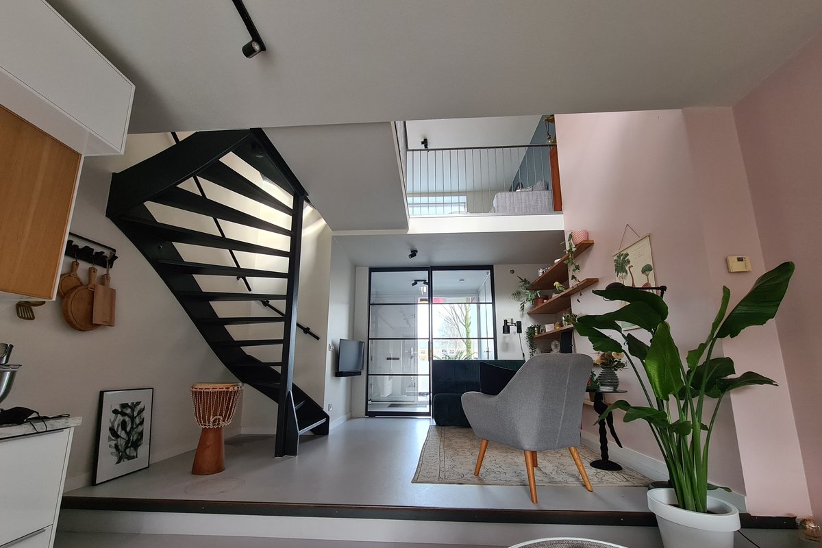 Gewilde 4-laags woning Kop van Zuid, nabij centrum