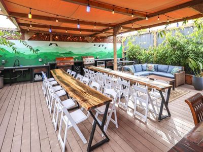 Near Downtown Event Space + 17 Bed Rental. Host 28