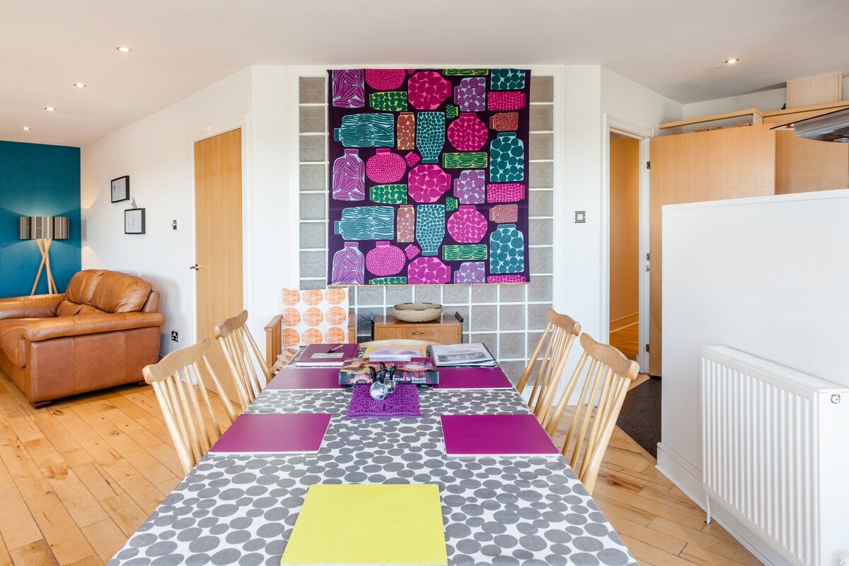 Stunning Penthouse, Free Parking! gallery image 4