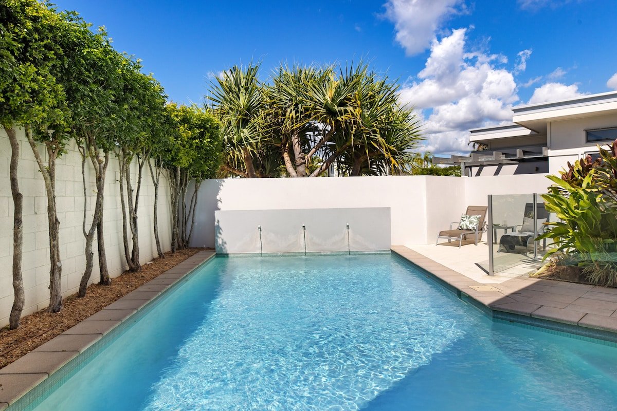 5 minute walk to Noosa Beach & Hastings Street gallery image 4