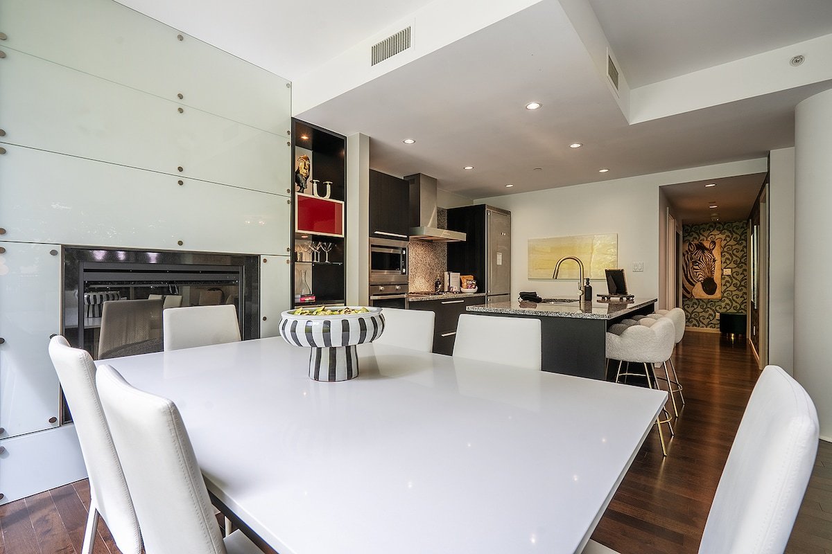 Waterfalls Hotel Huge patio/pool/AC Best location! gallery image 2