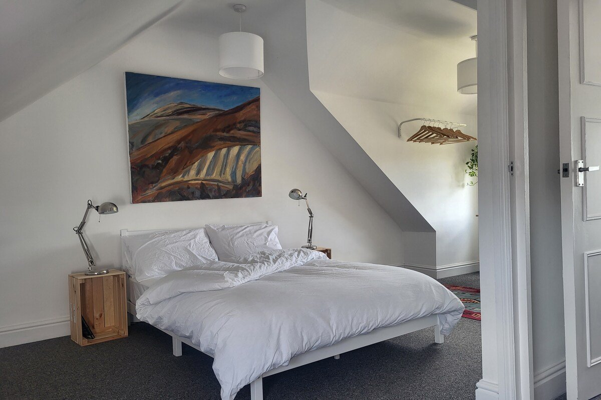 Bristol Art BnB gallery image 4
