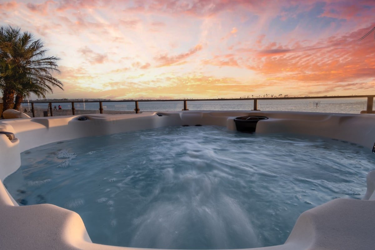 NEW Stunning Bayfront Home + Beach Access +Hot tub gallery image 2