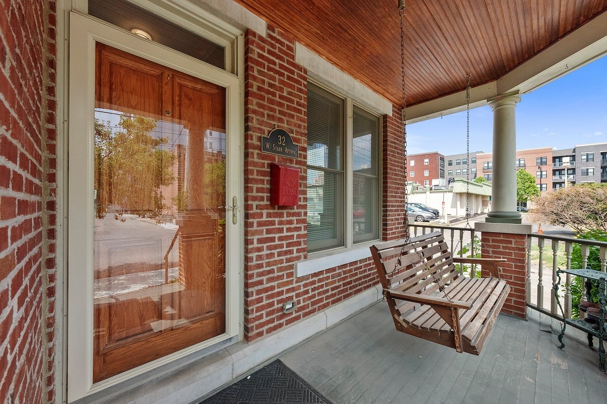 Very Spacious 14 Bed/3.5Bath home-Perfect location gallery image 4