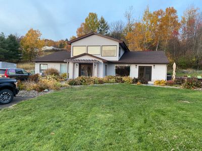 Fredericton Gatherings 4 Bedrm sleeps 8 3000 SqFt