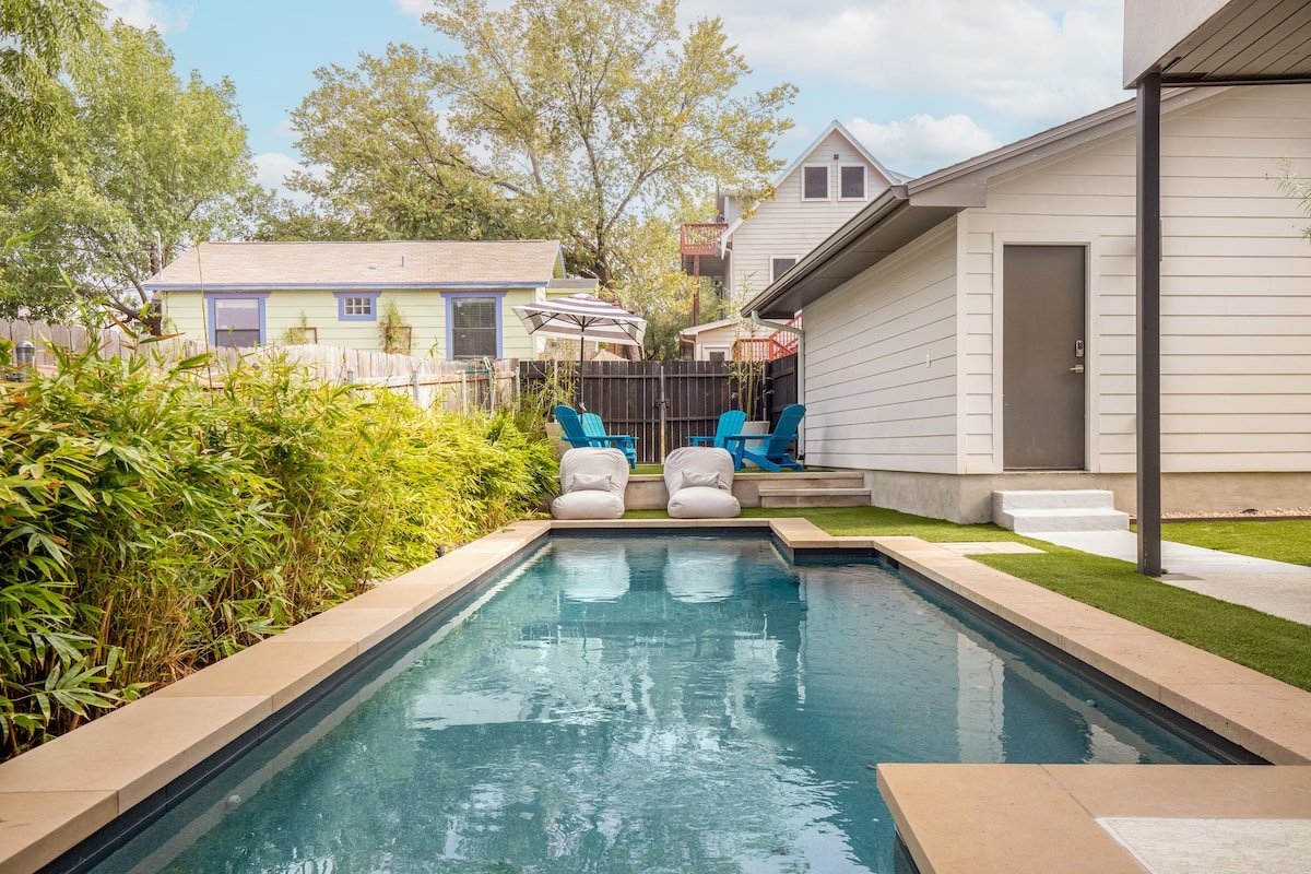 Modern Oasis in East ATX, Sleeps 8, Parking, Pool gallery image 3