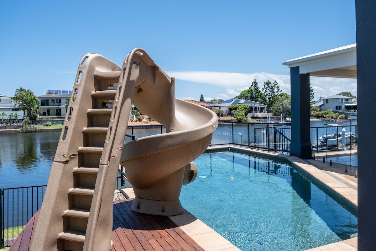 Parrearra Paradise On The Canal With Water Slide! gallery image 2