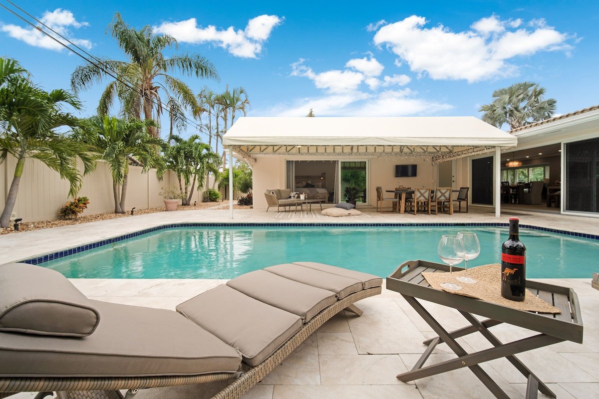 Florida Getaway: near beach, heated saltwater pool gallery image 2