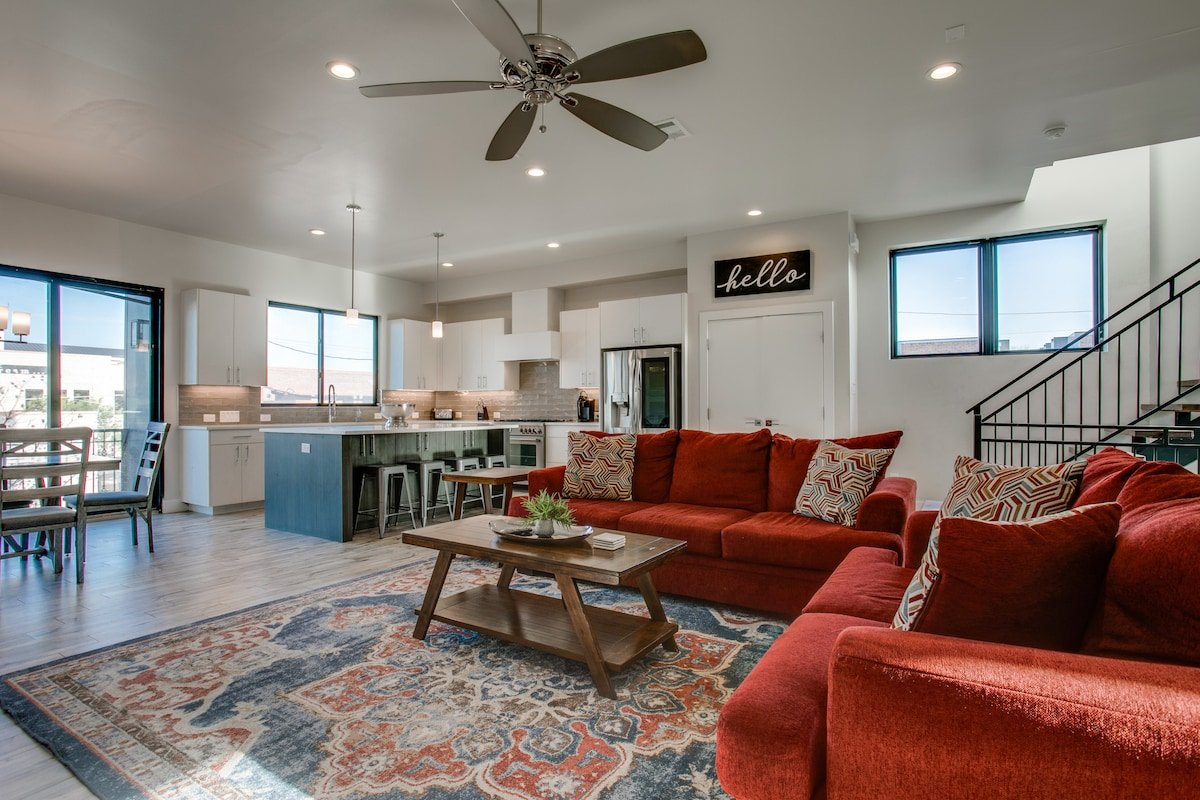 6 Bedrm+Modern+Elevated BishopArts-Dazzling View-2 gallery image 5